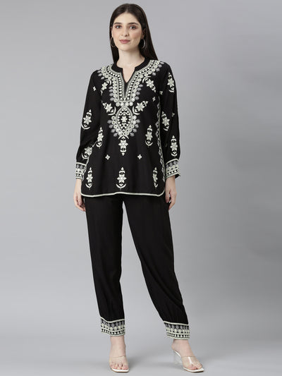 Neeru's Black Regular Straight Solid Top And Trousers