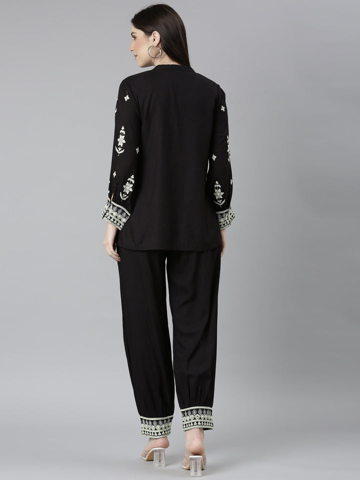 Neerus Black Regular Straight Solid Top And Trousers
