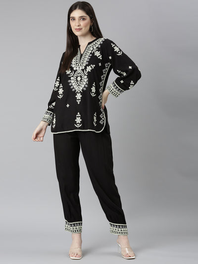 Neeru's Black Regular Straight Solid Top And Trousers