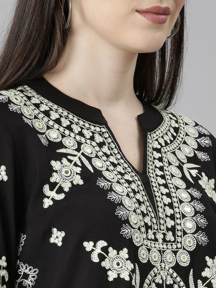 Neerus Black Regular Straight Solid Top And Trousers