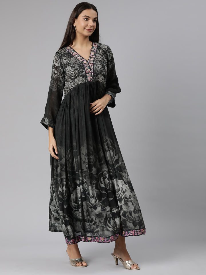 Neerus Grey printed floral suit set straight kurta with trouser and dupatta - back view