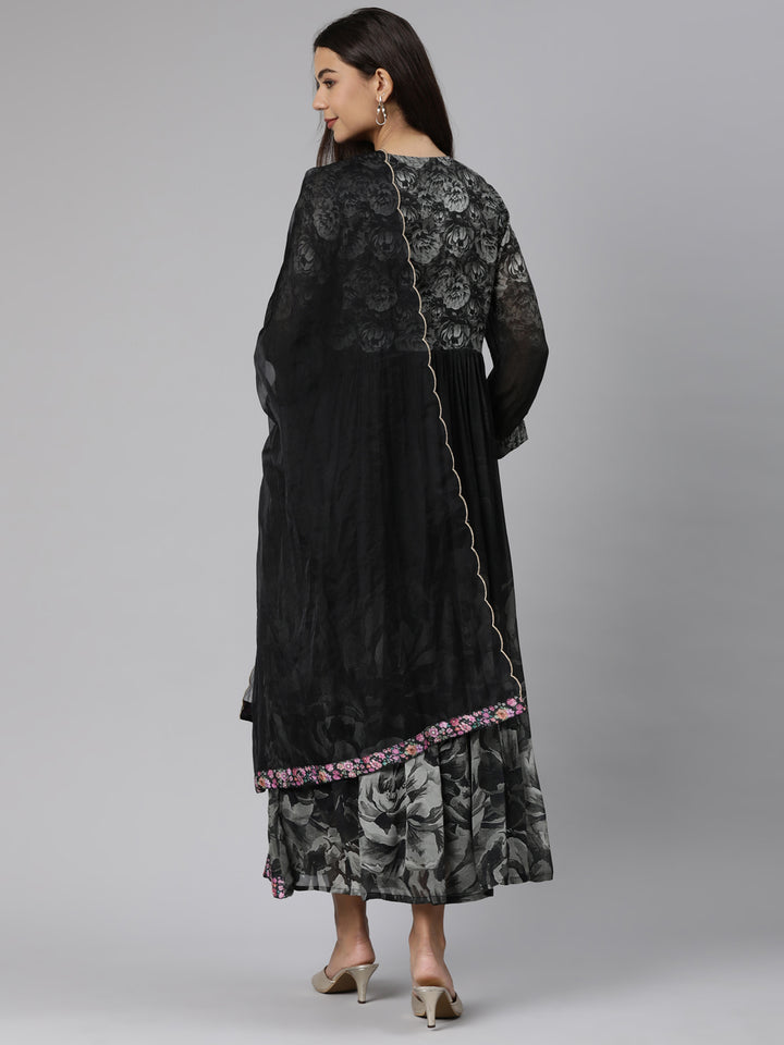 Neerus Grey printed floral suit set straight kurta with trouser and dupatta - side view