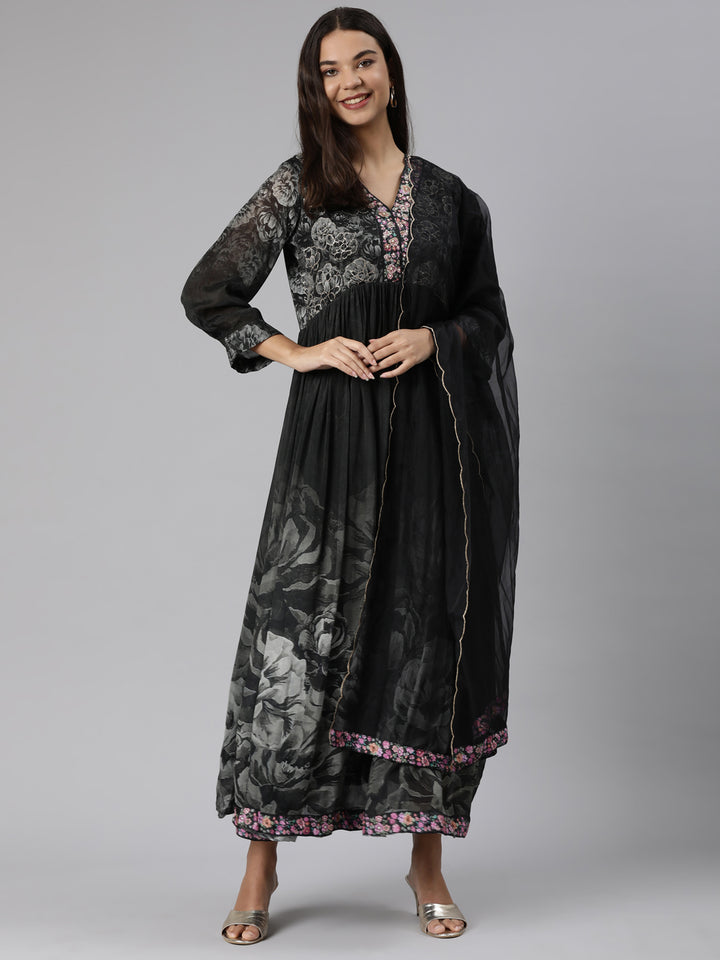 Neerus Grey printed floral suit set straight kurta with trouser and dupatta - detail view 2
