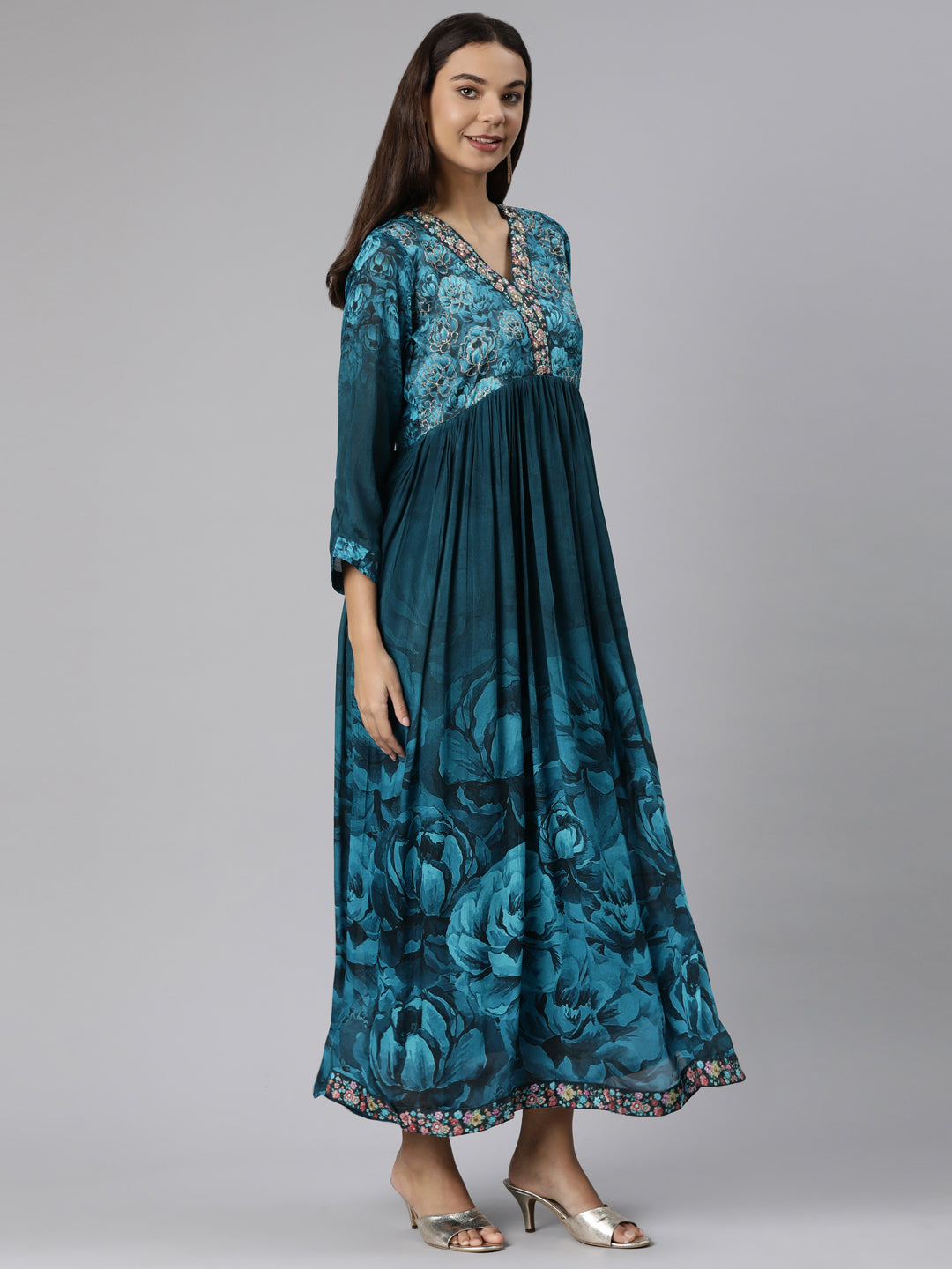 Neerus Green printed floral suit set - back view