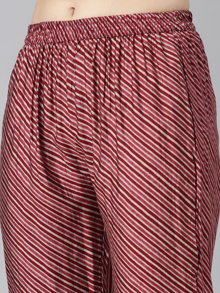 Neerus Maroon printed straight suit set - detail view 3