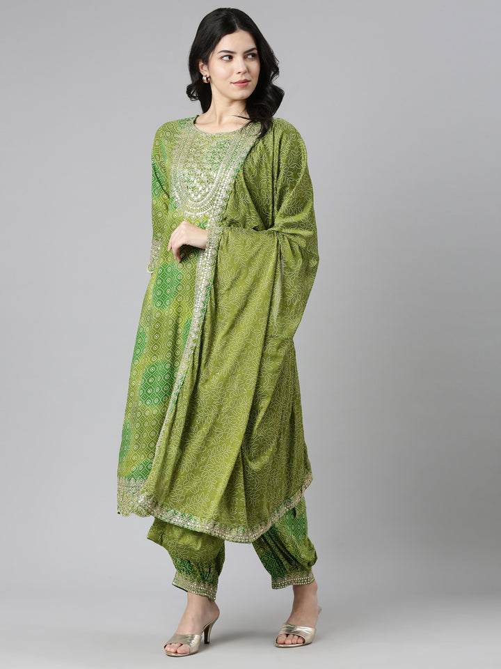 Neerus Green printed straight kurta set with salwar and dupatta - detail view 2