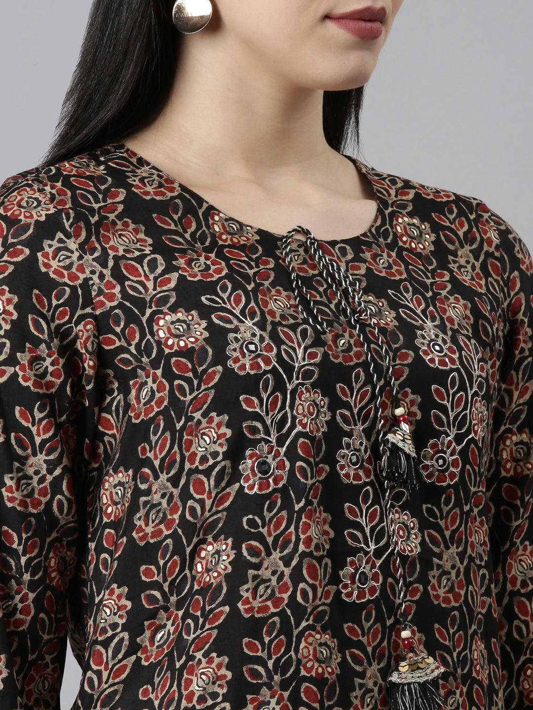 Neeru's Black Regular Straight Solid Readymade Suits