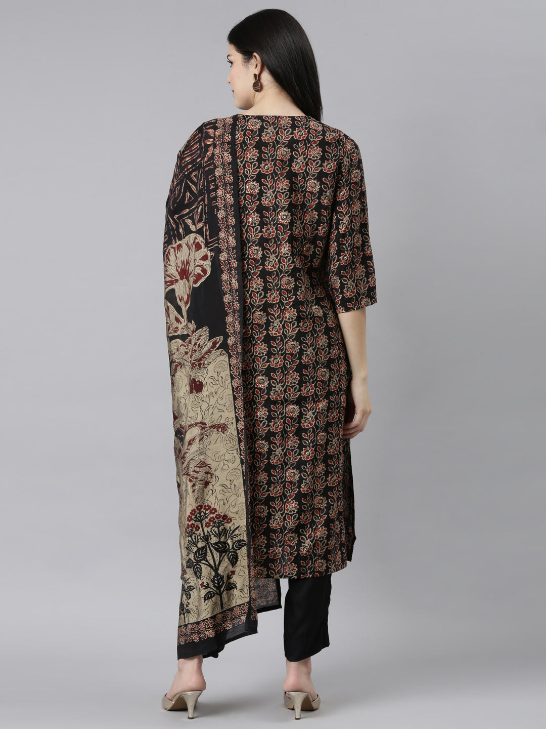 Neeru's Black Regular Straight Solid Readymade Suits