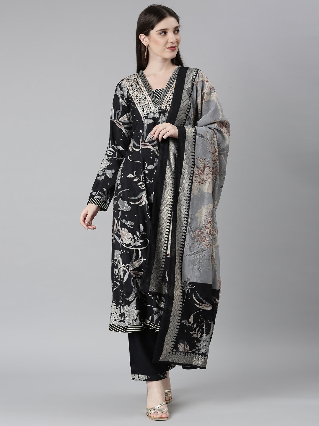 Neerus Black printed floral suit set - front view