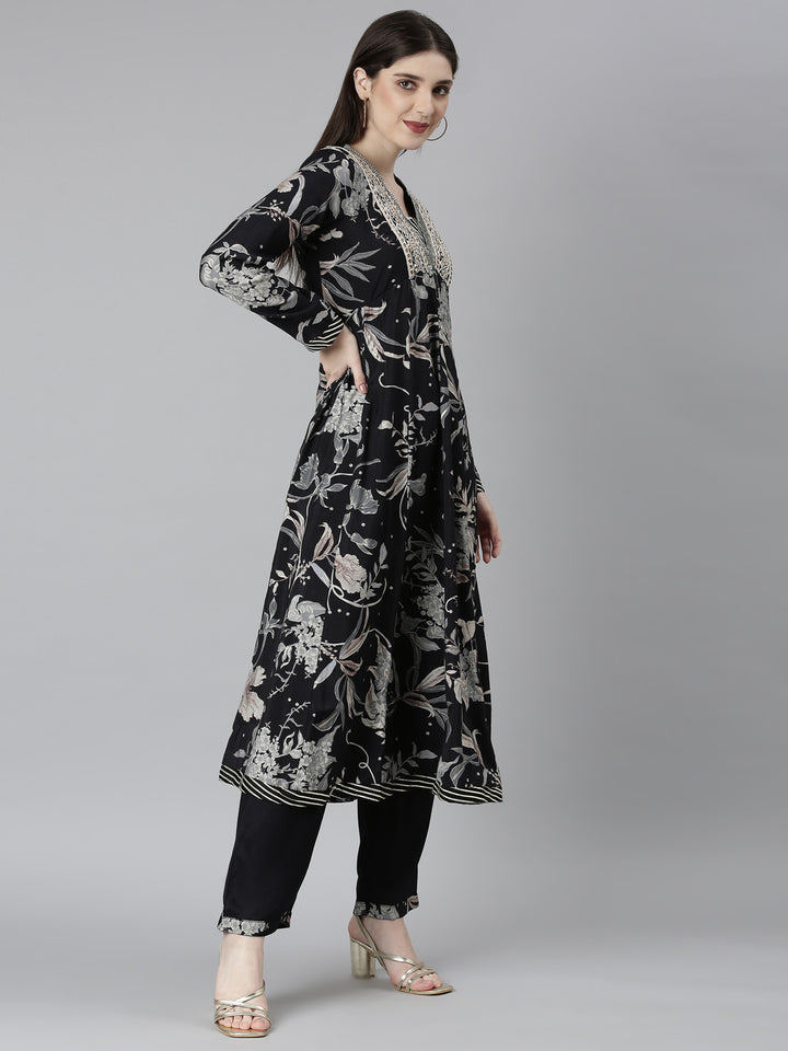 Neerus Black printed floral suit set - back view