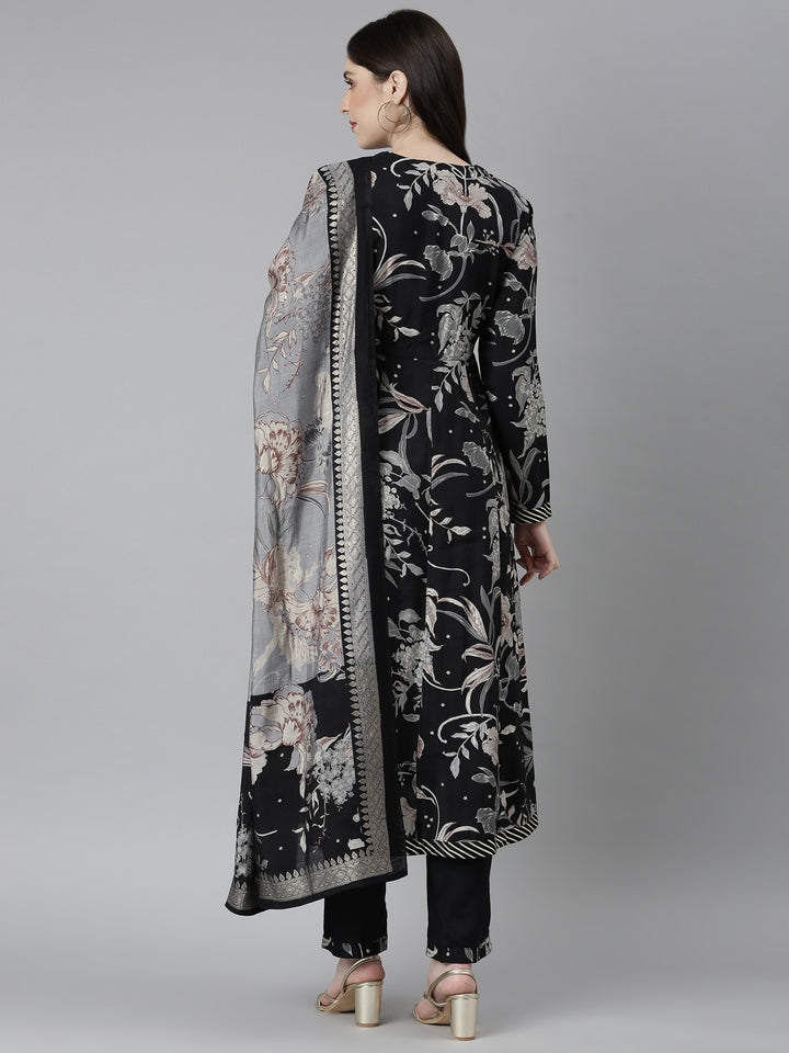 Neerus Black printed floral suit set - side view