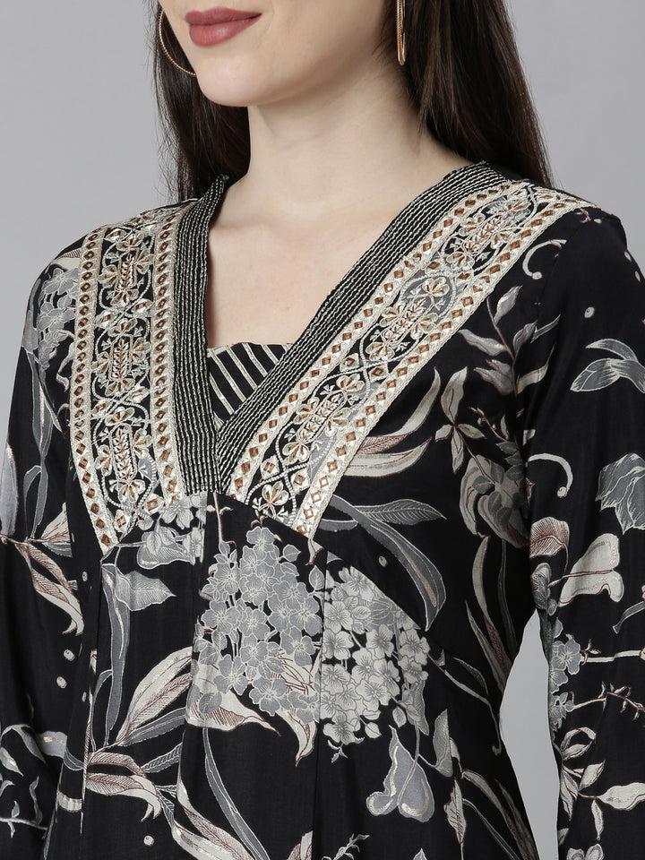 Neerus Black printed floral suit set - detail view 1