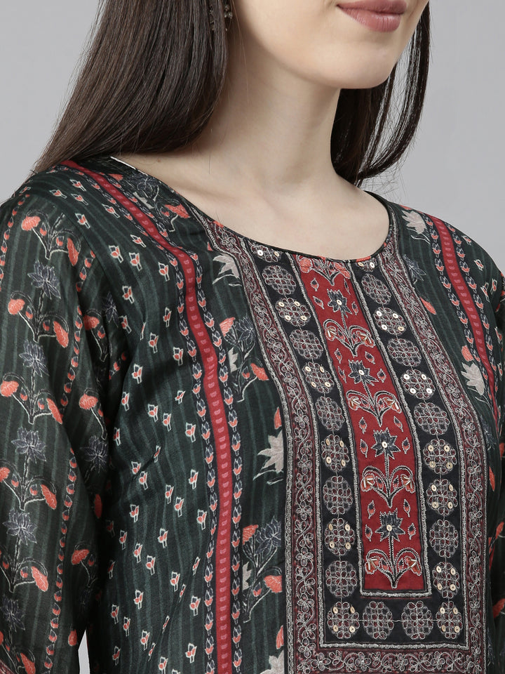 Neerus Green printed floral kurta set with trouser and dupatta - detail view 1