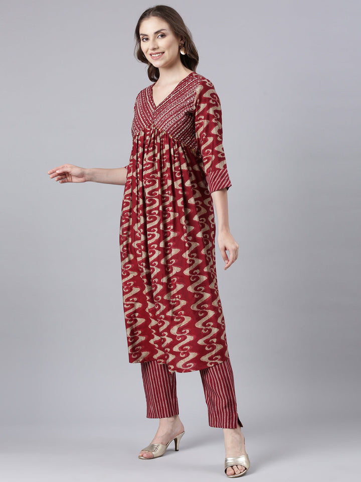 Neerus Maroon printed panelled suit set - back view