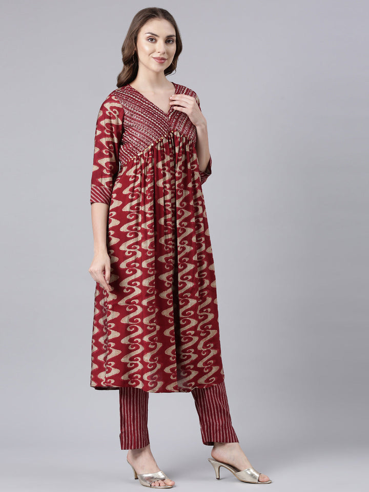 Neerus Maroon printed panelled suit set - side view