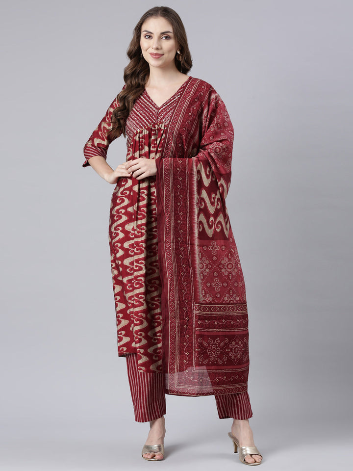 Neerus Maroon printed panelled suit set - detail view 3