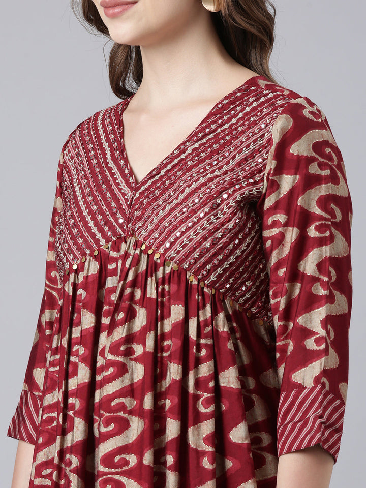 Neerus Maroon printed panelled suit set - detail view 2