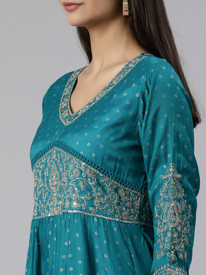 Neerus Green printed floral straight suit set - detail view 2