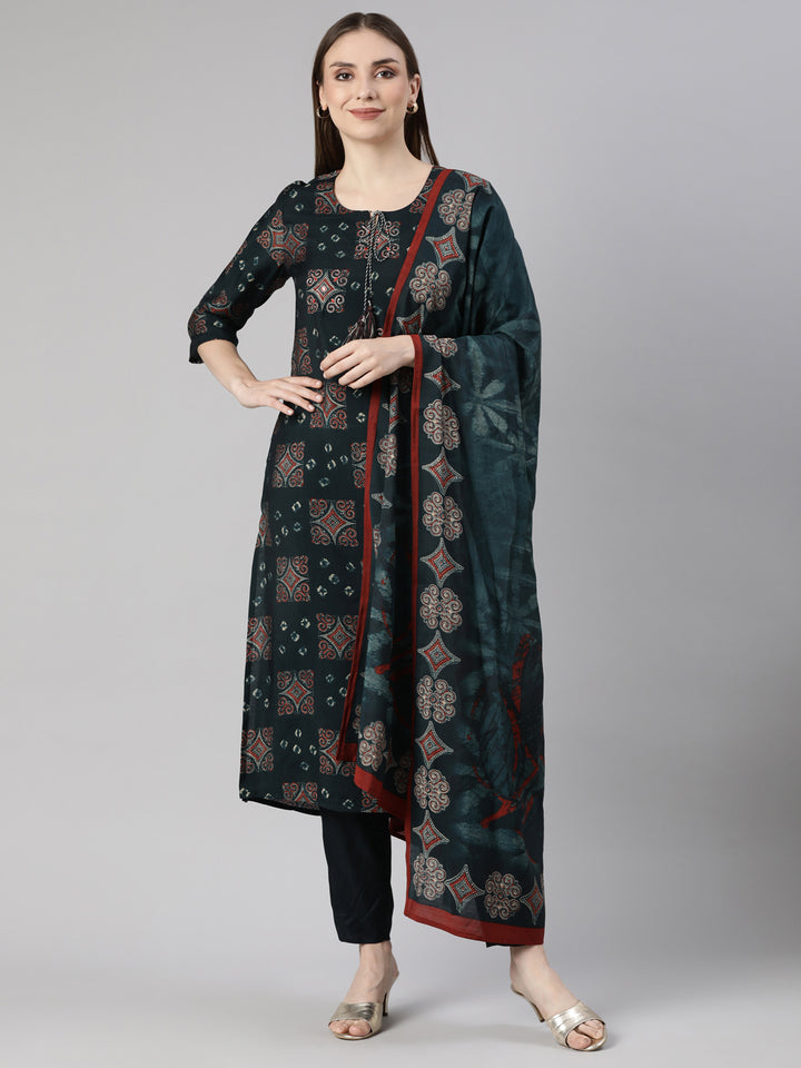 Neerus Blue printed geometric suit set - front view