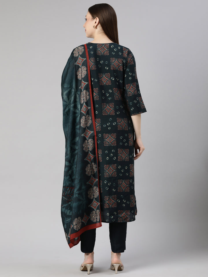 Neerus Blue printed geometric suit set - side view