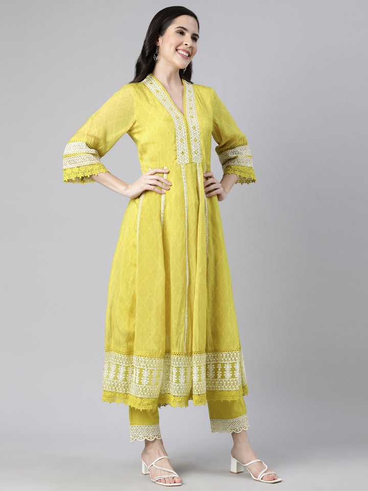 Neerus Green printed floral straight suit set - back view