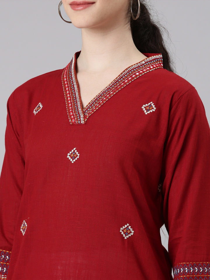 Neerus Maroon Straight Casual Solid Kurtas