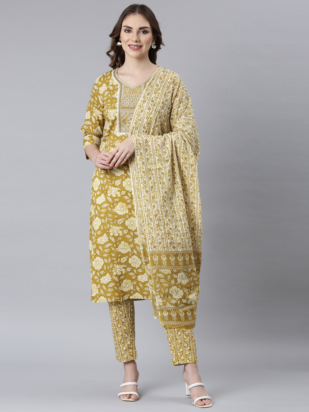 Neerus Mehadi Green Panelled Straight Floral Kurta And Trousers With Dupatta