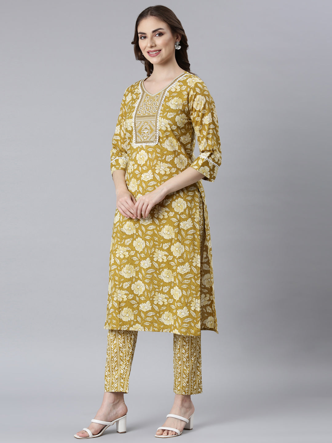 Neerus Mehadi Green Panelled Straight Floral Kurta And Trousers With Dupatta