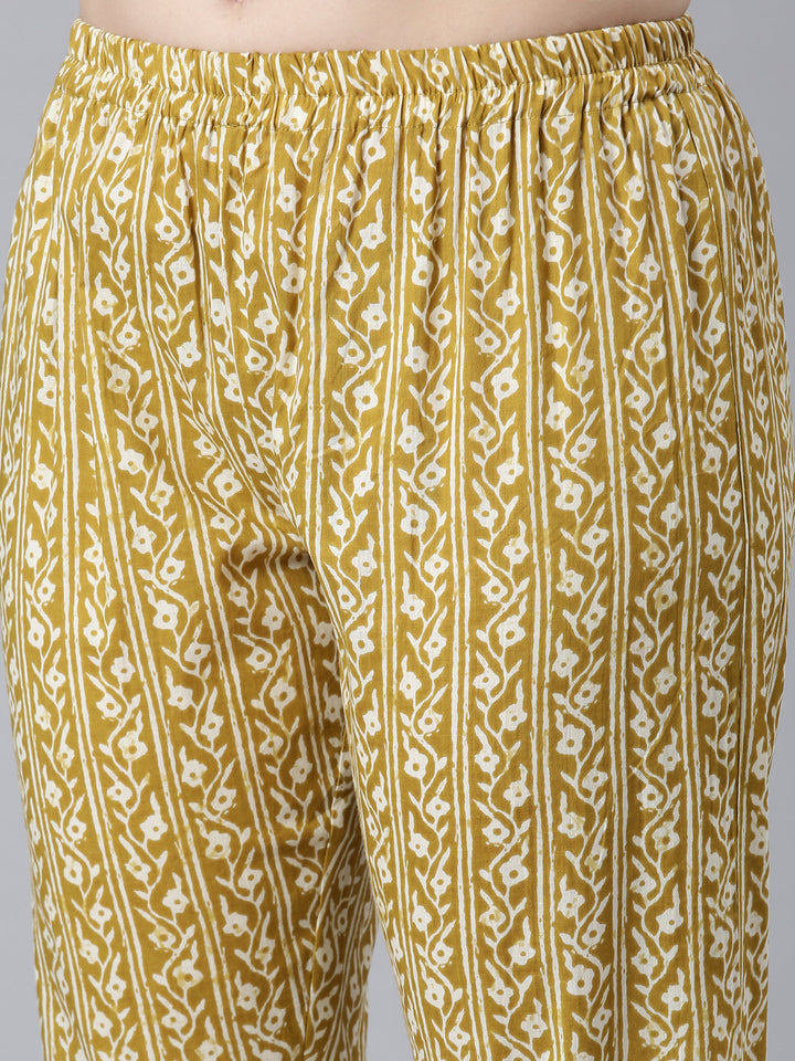 Neerus Mehadi Green Panelled Straight Floral Kurta And Trousers With Dupatta