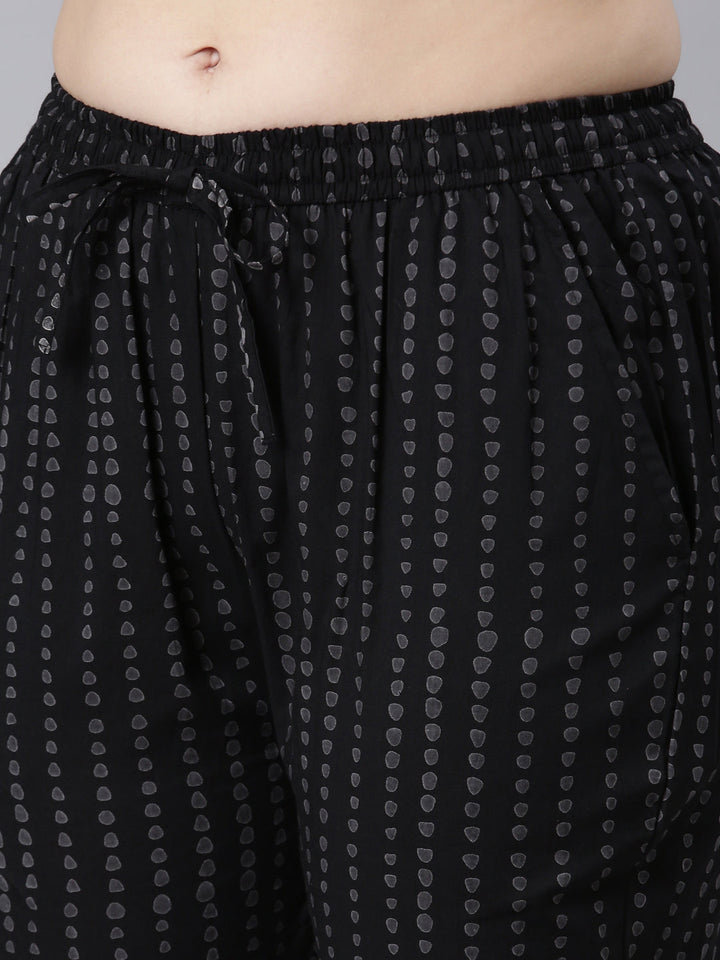 Neerus Black printed floral suit set panelled straight - detail view 3