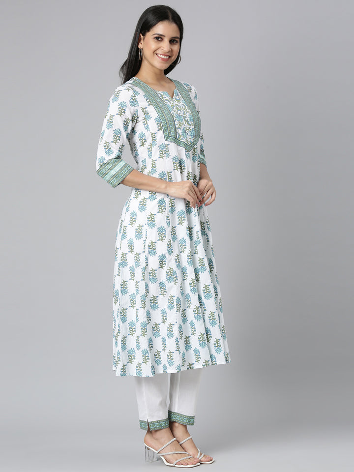 Neerus Green solid straight suit set kurta with trouser and dupatta - back view