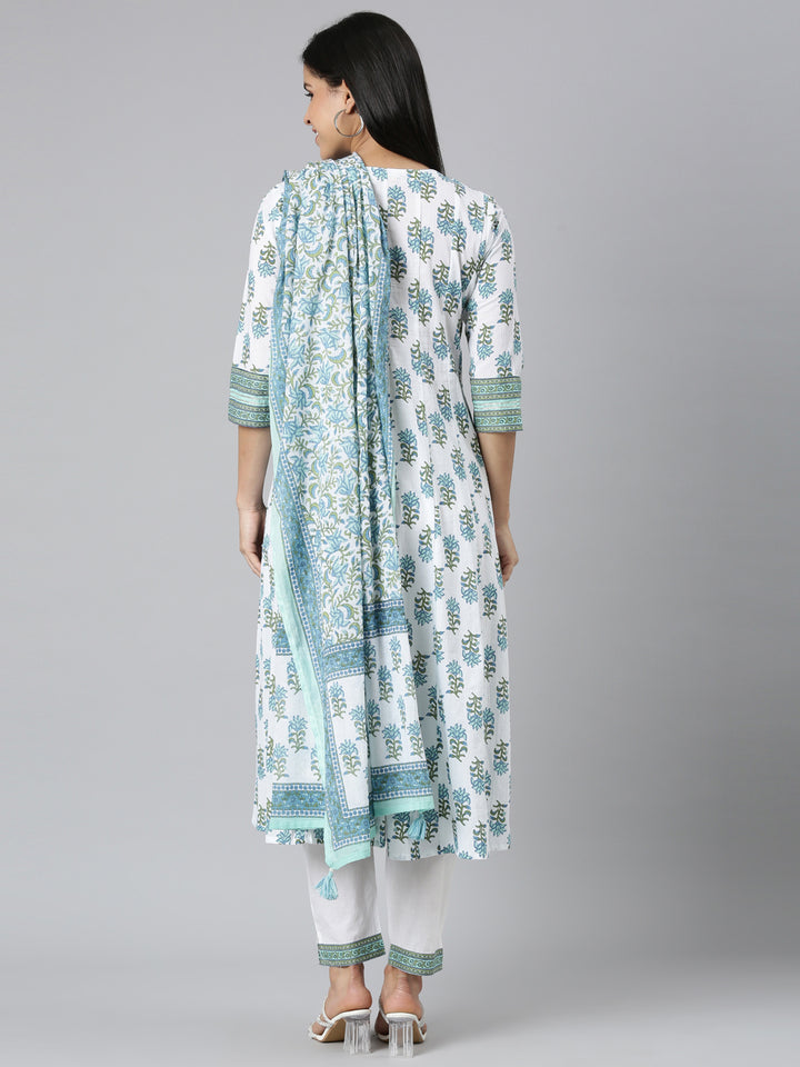 Neerus Green solid straight suit set kurta with trouser and dupatta - side view