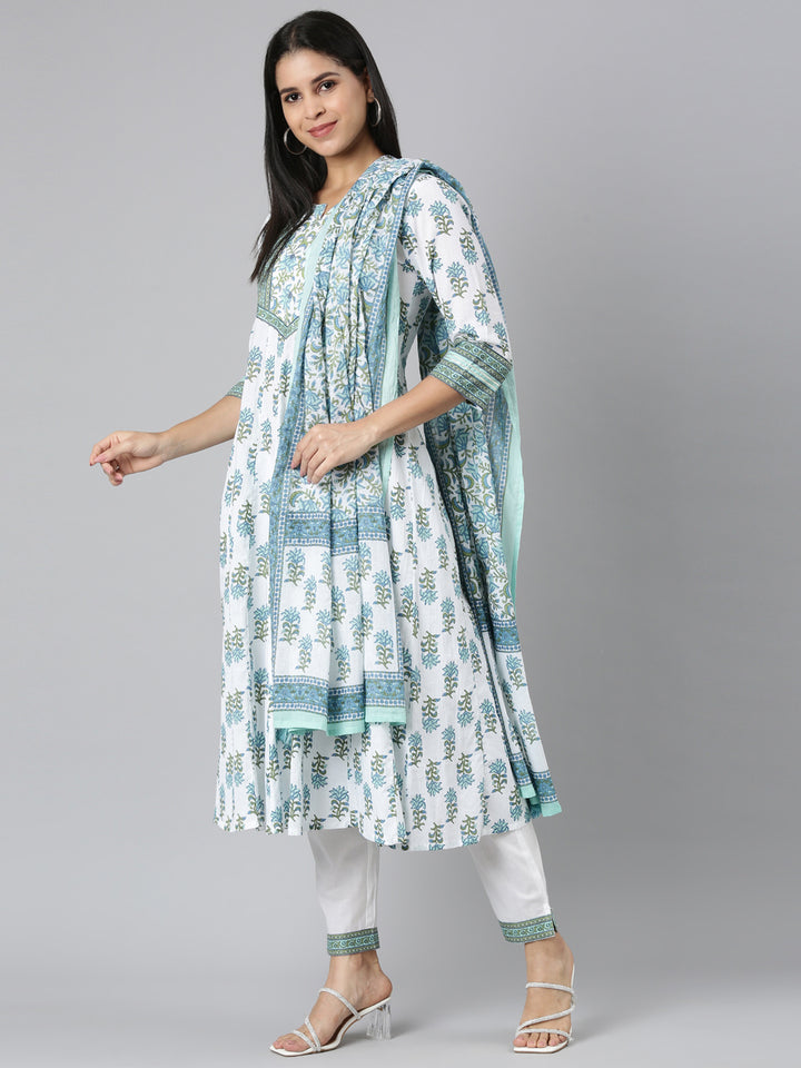 Neerus Green solid straight suit set kurta with trouser and dupatta - detail view 2
