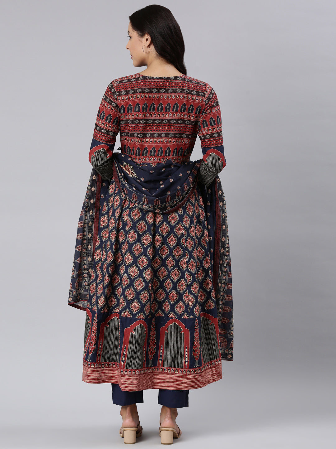 Neerus Blue printed panelled suit set - detail view 1