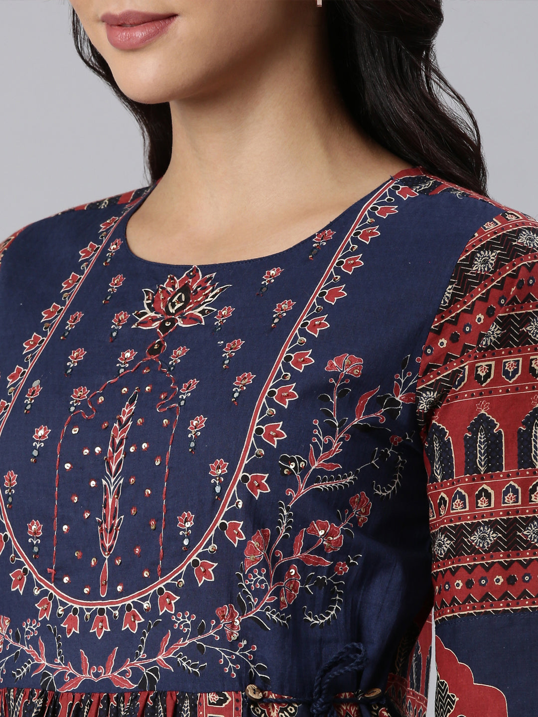 Neerus Blue printed panelled suit set - detail view 2