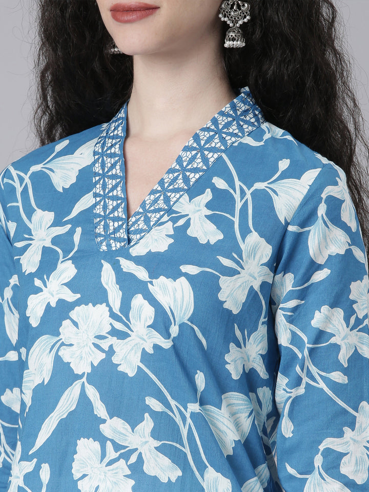Neerus Blue Casual Floral Straight Kurtas
