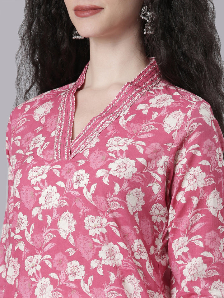 Neerus Pink Casual Floral Straight Kurtas