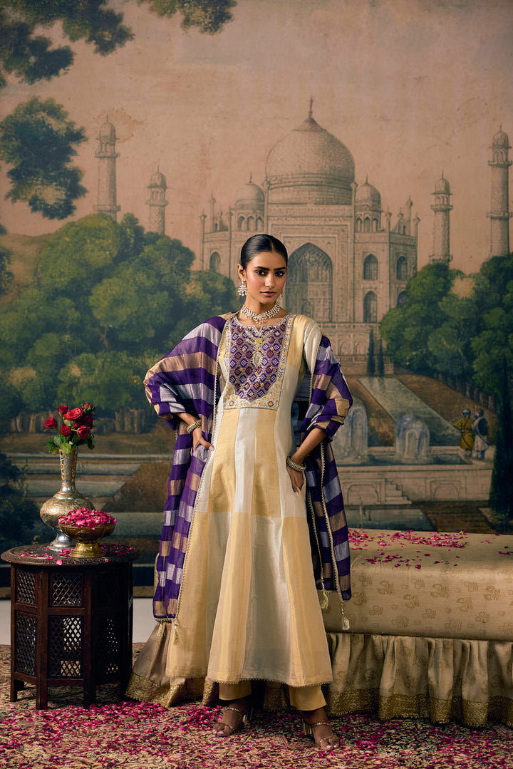 Purple Tissue Solid With Patola Printed Three Piece Set