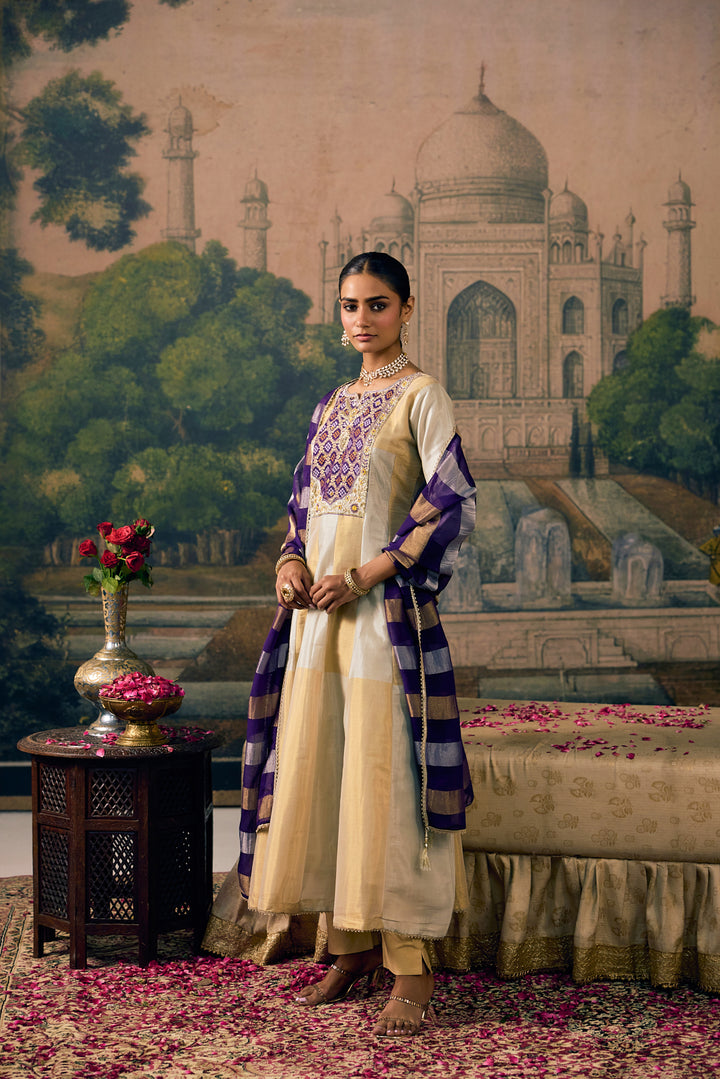 Purple Tissue Solid With Patola Printed Three Piece Set