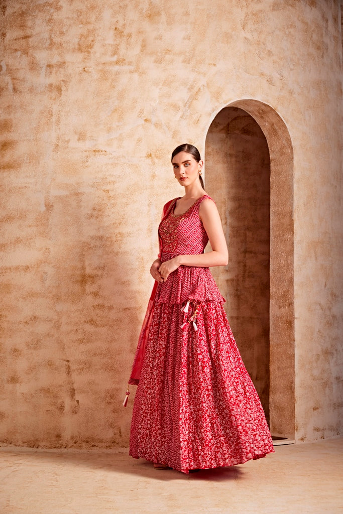 Neerus Red straight suit set - side view