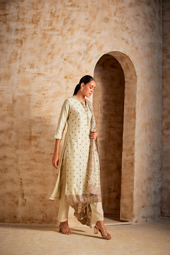 Neerus Green cotton printed suit set - detail view 1