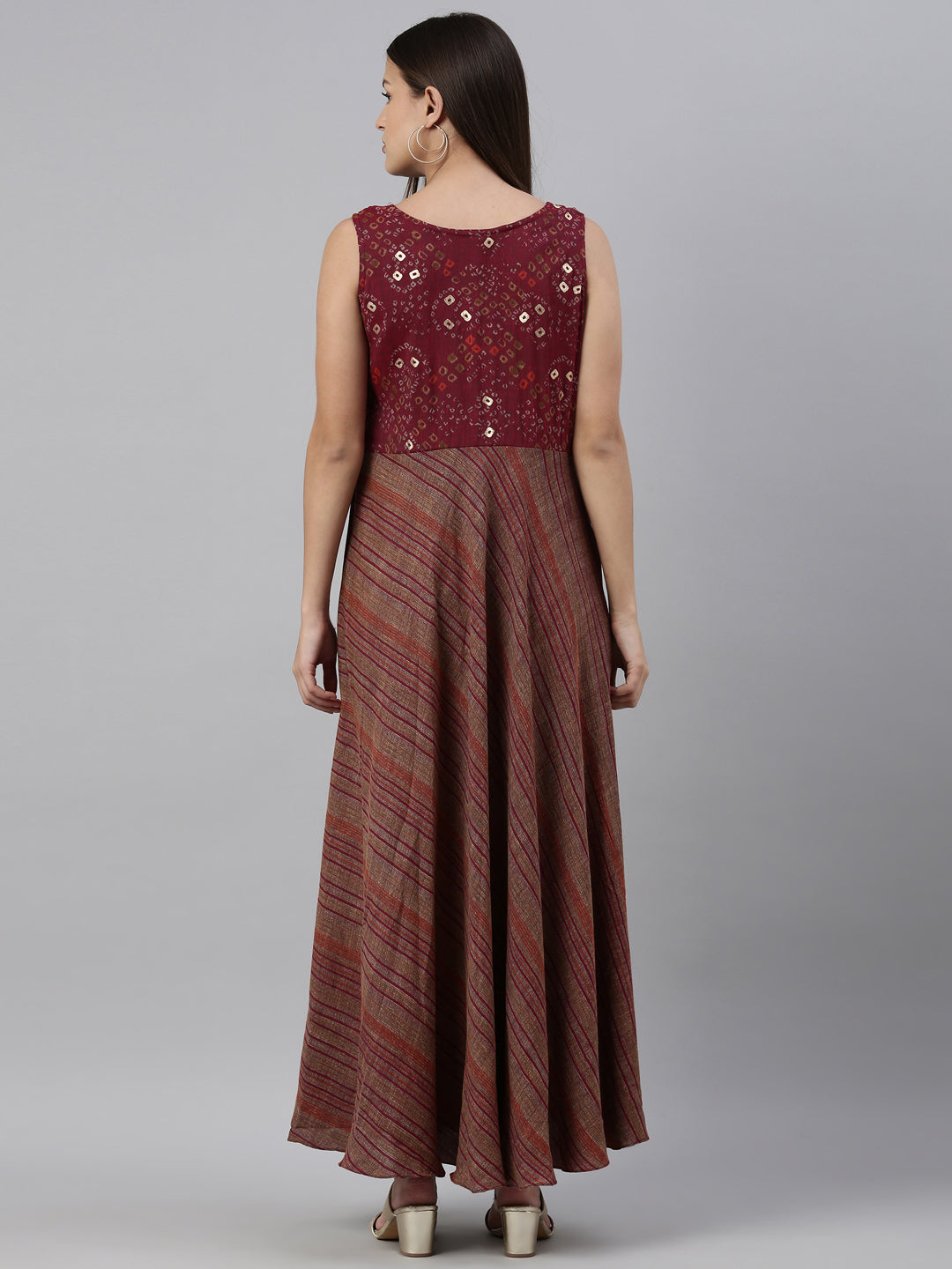 Neerus Maroon rayon solid kurta - detail view 1