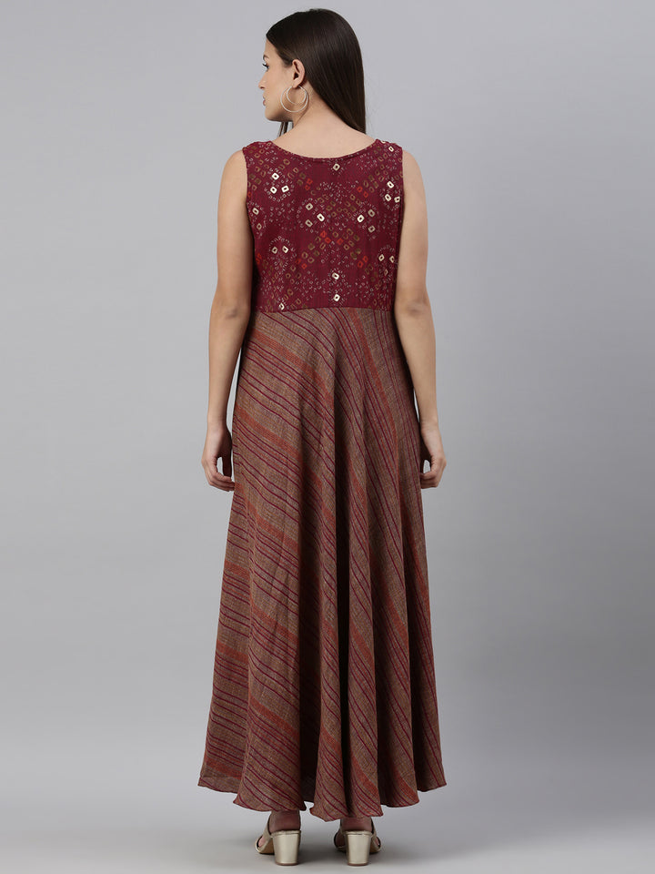 Neerus Maroon rayon solid kurta - detail view 1