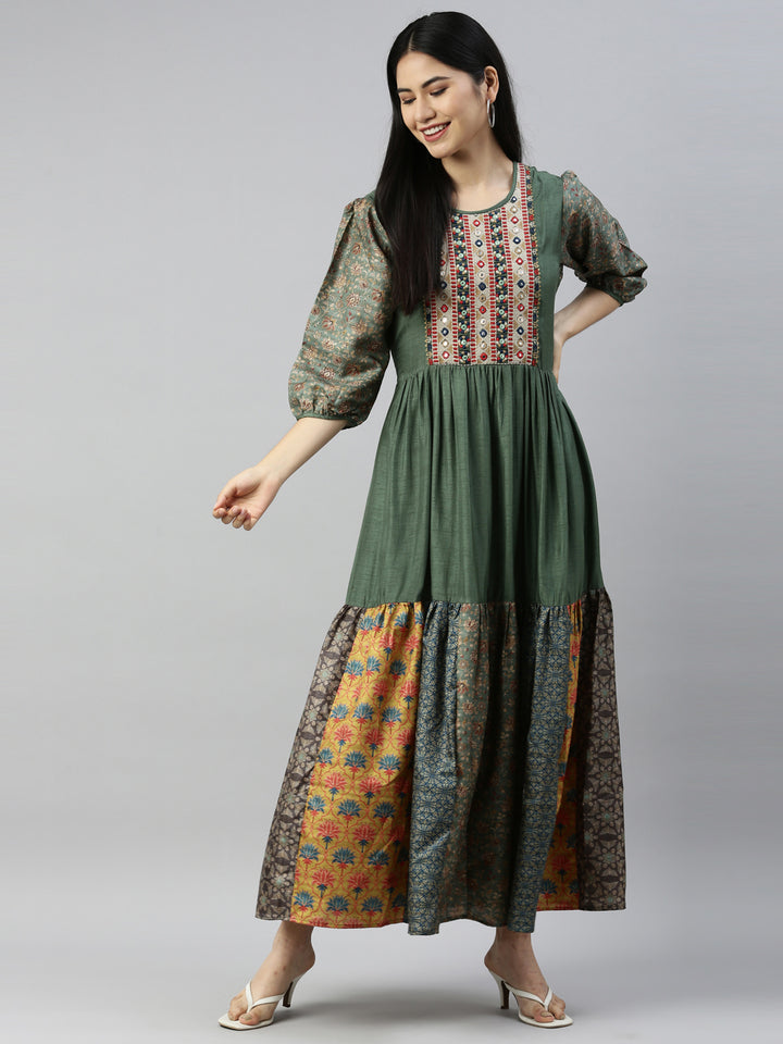 Neerus Green modal printed kurti - detail view 2