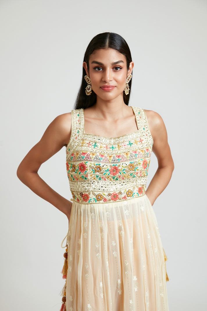 Neerus Women Georgette Cream Kurta Set