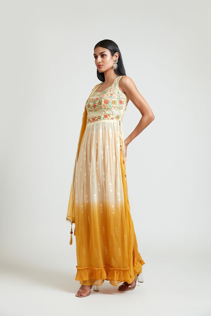 Neerus Women Georgette Cream Kurta Set