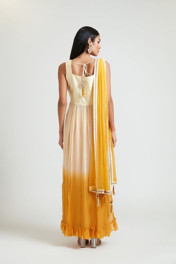 Neerus Women Georgette Cream Kurta Set