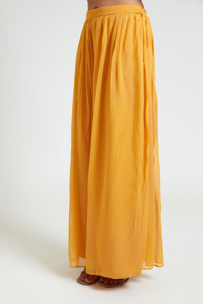 Neerus Women Georgette Cream Kurta Set