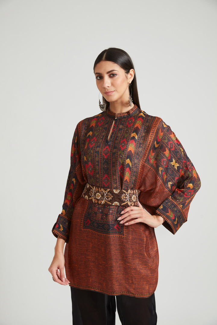 Neerus Maroon Chanderi ethnic kurta set - back view