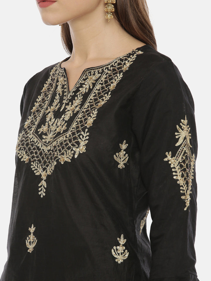 Neerus Black Embroidered Straight Kurta